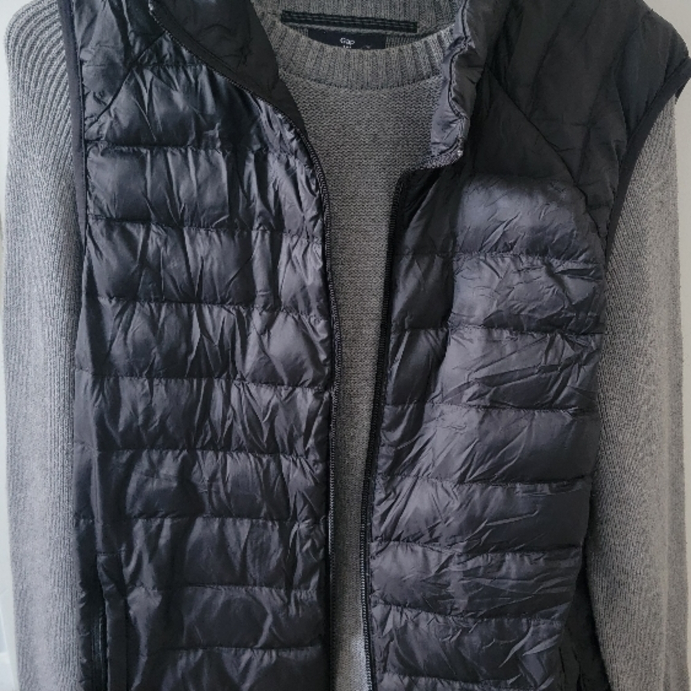 Gap Sweater W/ Black Quilted Vest